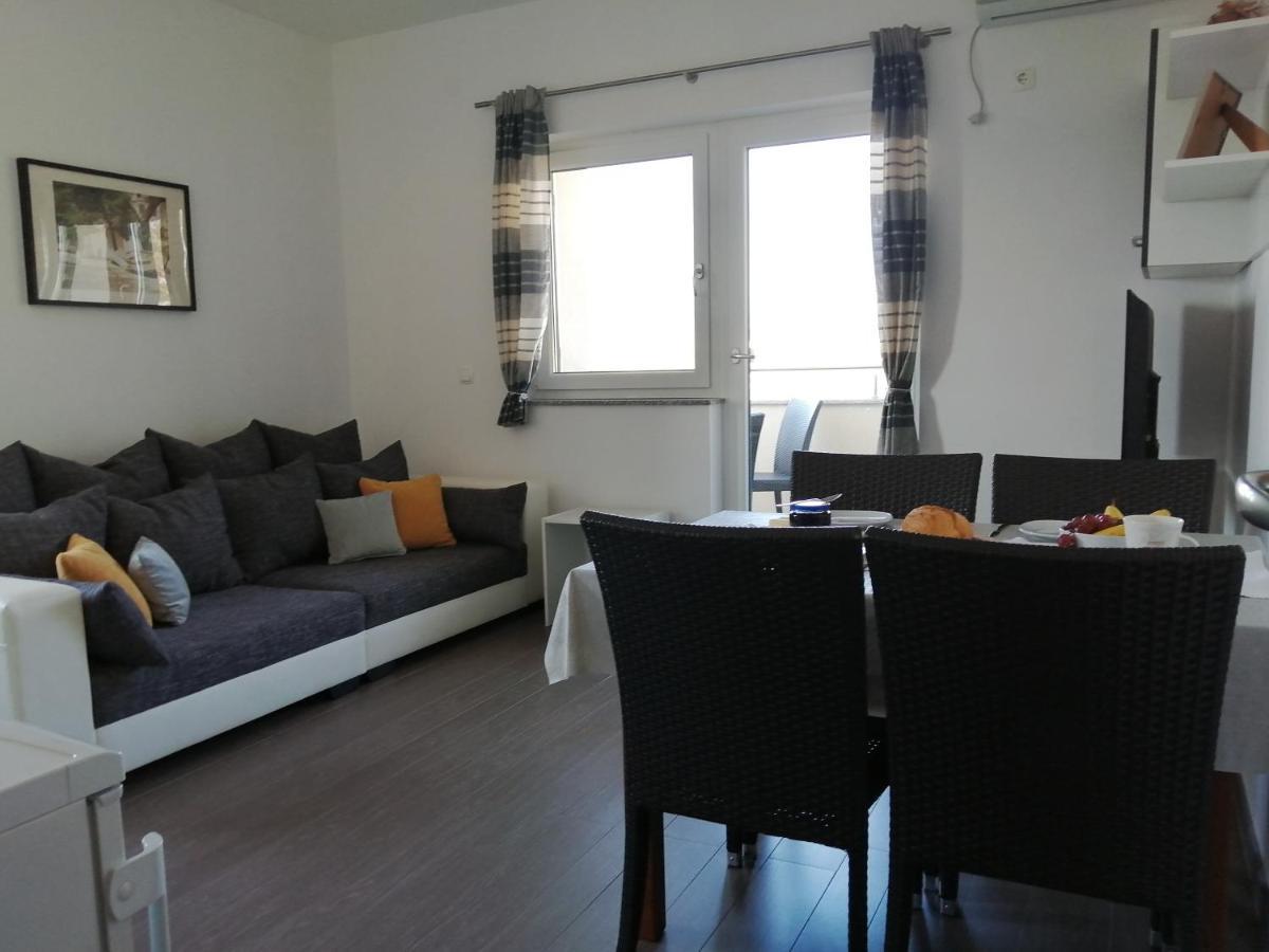Villa Luce Apartment House Карлобаг Екстер'єр фото