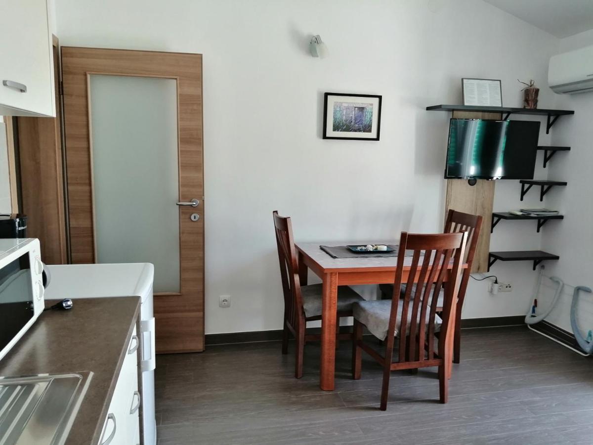 Villa Luce Apartment House Карлобаг Екстер'єр фото